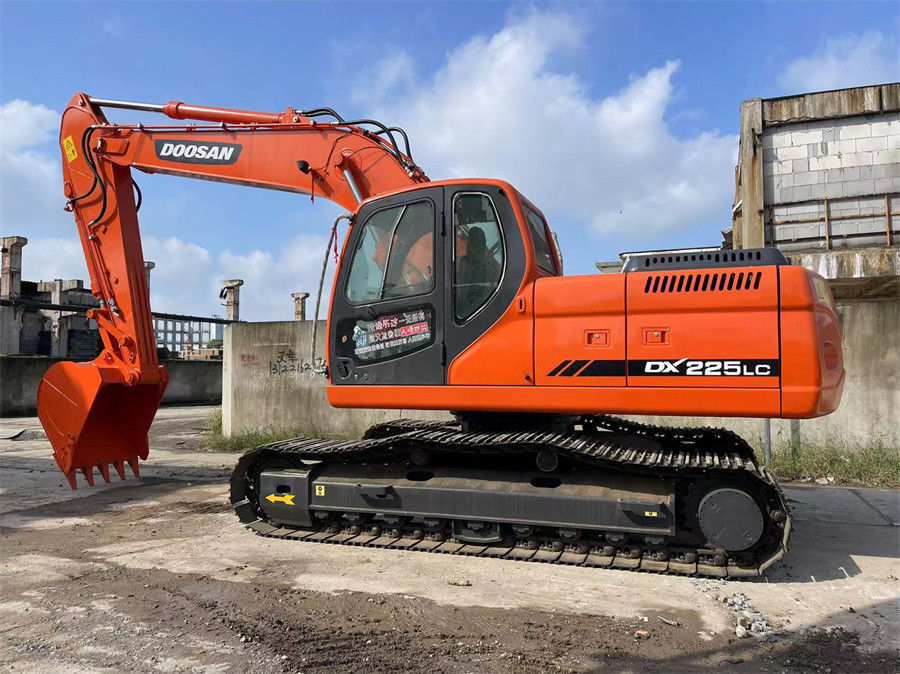 Excavadora usada Doosan DX225 hecha en Corea en buen estado bajo consumo de combustible