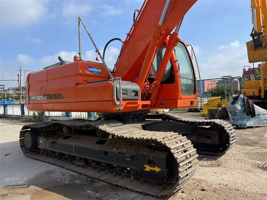 Excavadora usada Doosan DX225 hecha en Corea en buen estado bajo consumo de combustible