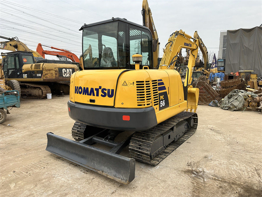 Pequeño Japón Komatsu PC56 Excavadora hidráulica usada Mini tamaño Peso 5 toneladas con hoja