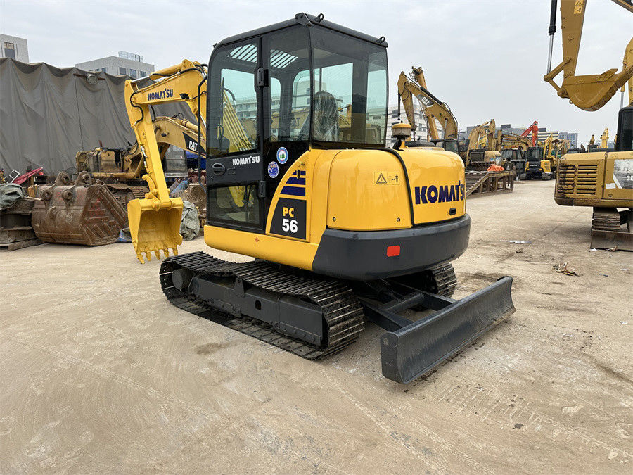 Pequeño Japón Komatsu PC56 Excavadora hidráulica usada Mini tamaño Peso 5 toneladas con hoja