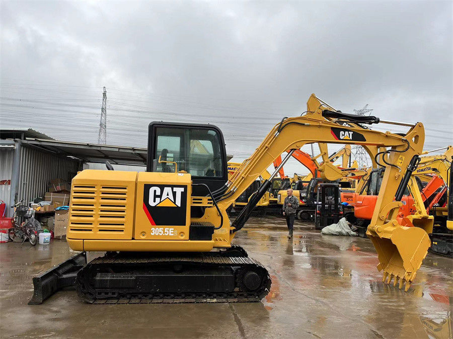 Excavadora pequeña CAT 305.5E2 Excavadora hidráulica usada Peso de 5 toneladas con hoja