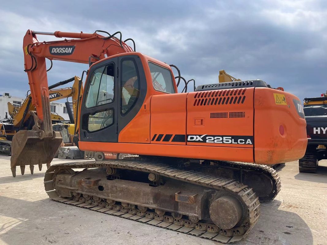 Encuentra tu pareja perfecta Excavadora usada Doosan DX225LCA de 22 toneladas en excelente estado