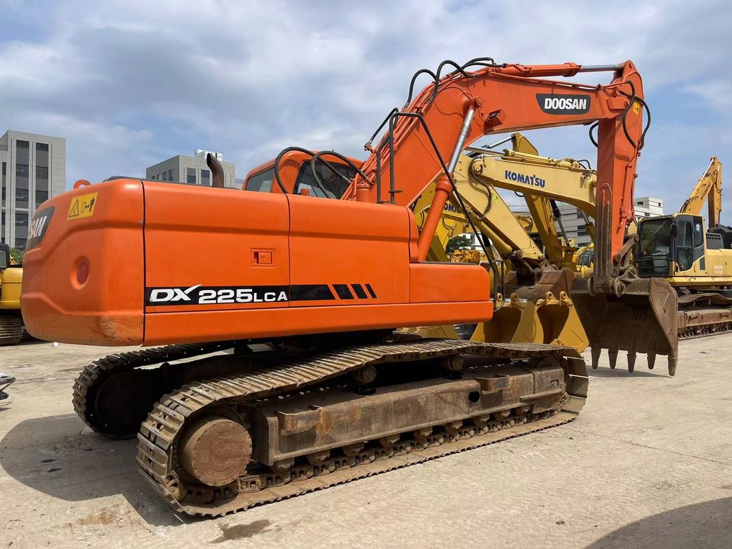 Encuentra tu pareja perfecta Excavadora usada Doosan DX225LCA de 22 toneladas en excelente estado