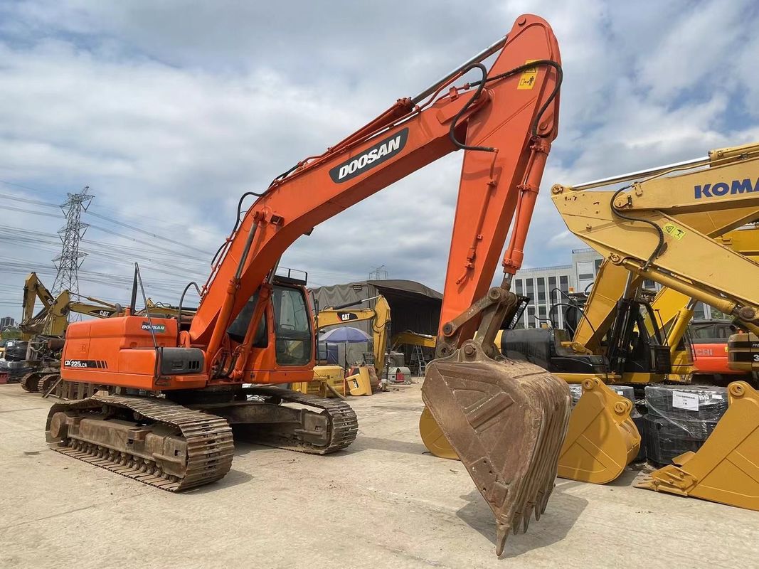 Encuentra tu pareja perfecta Excavadora usada Doosan DX225LCA de 22 toneladas en excelente estado