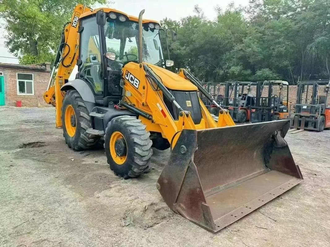 Excavadora de retroexcavadora JCB 3CX usada con cubo dividido y brazo extendido