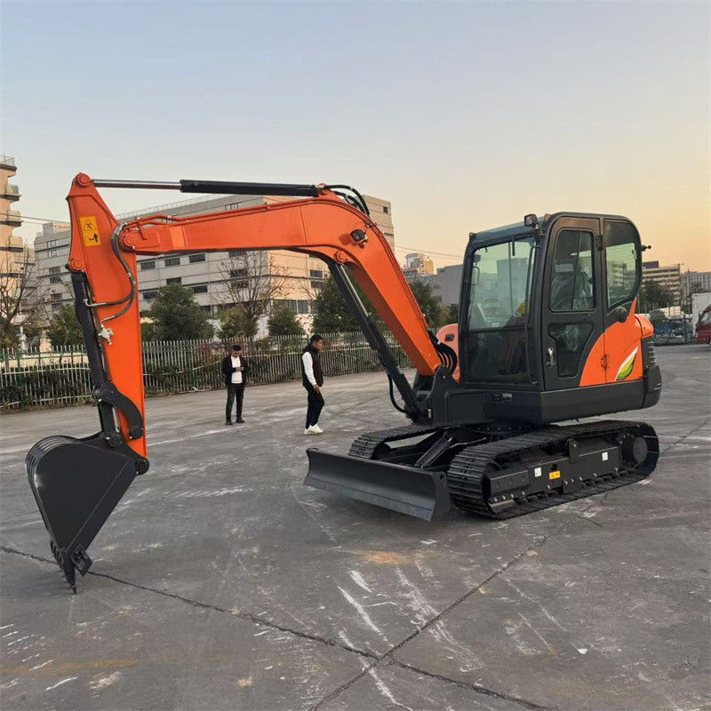 Es una nueva mini excavadora Doosan DX60E-10N de 6 toneladas