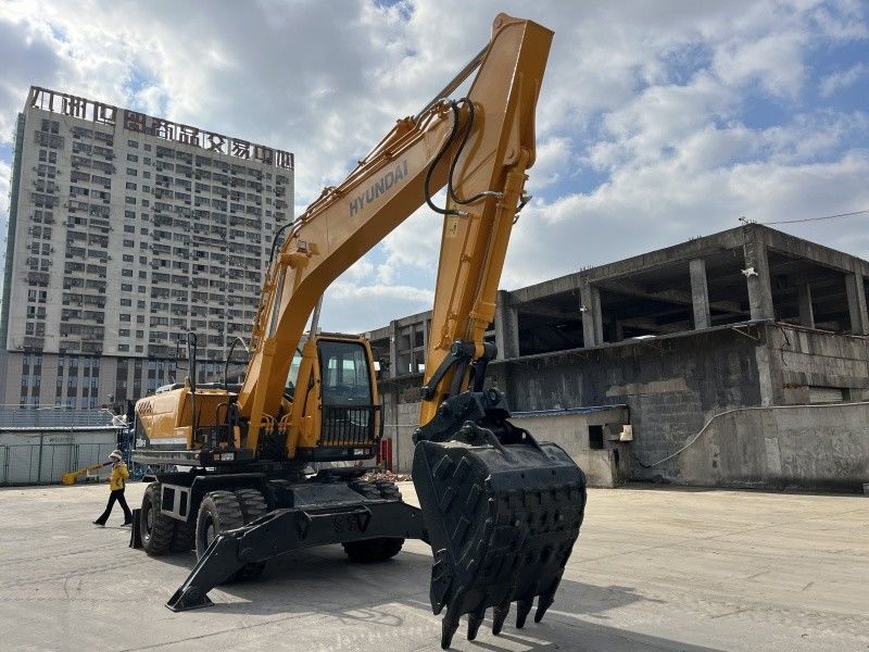 Excavadora de ruedas Hyundai 210w-9 usada de 21 toneladas Excavadoras usadas de tamaño medio