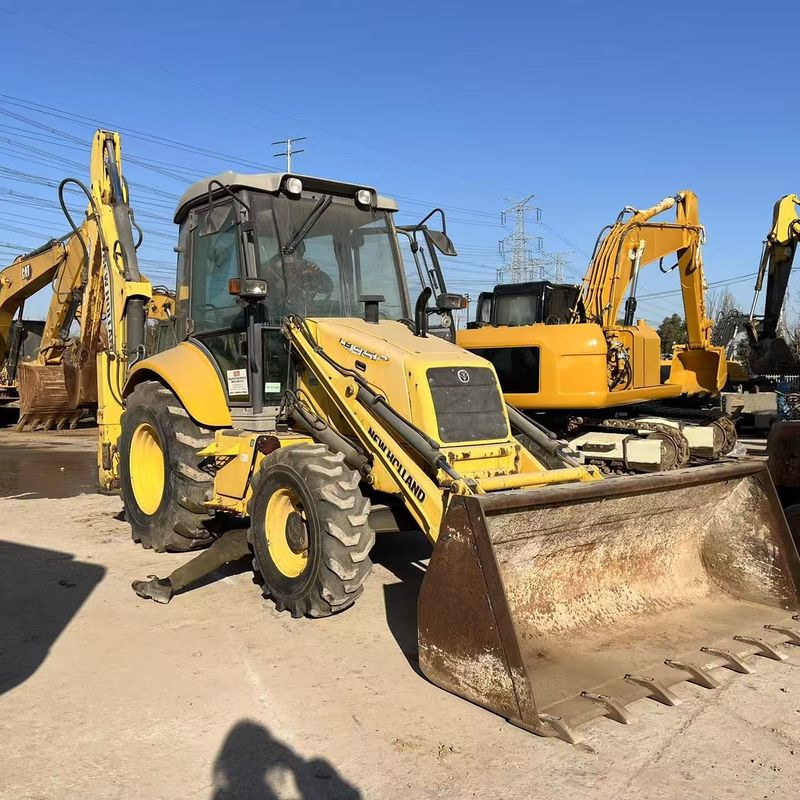 Color original New Holland LB85 Cargador de retroexcavadora 4 ruedas en buen estado