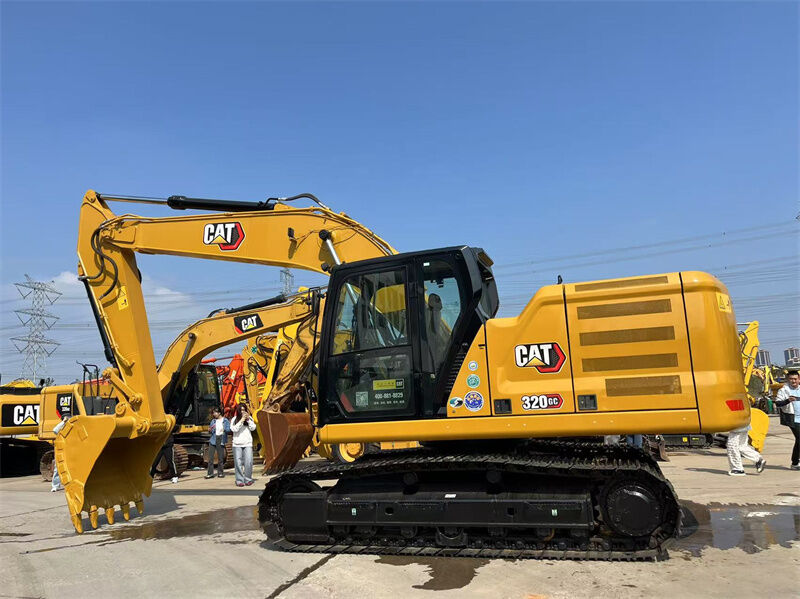 Excavadora usada Caterpillar modelo 320GC diseñada para ofrecer un menor consumo de combustible y una vida útil más larga para la ejecución del proyecto
