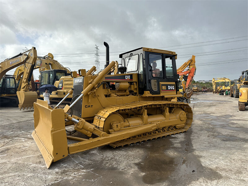 Bulldozer usado Caterpillar D7G Tipo de pista Potente motor de combustible de tamaño medio Ideal para nivelar el terreno Construcción de carreteras y limpieza de sitios